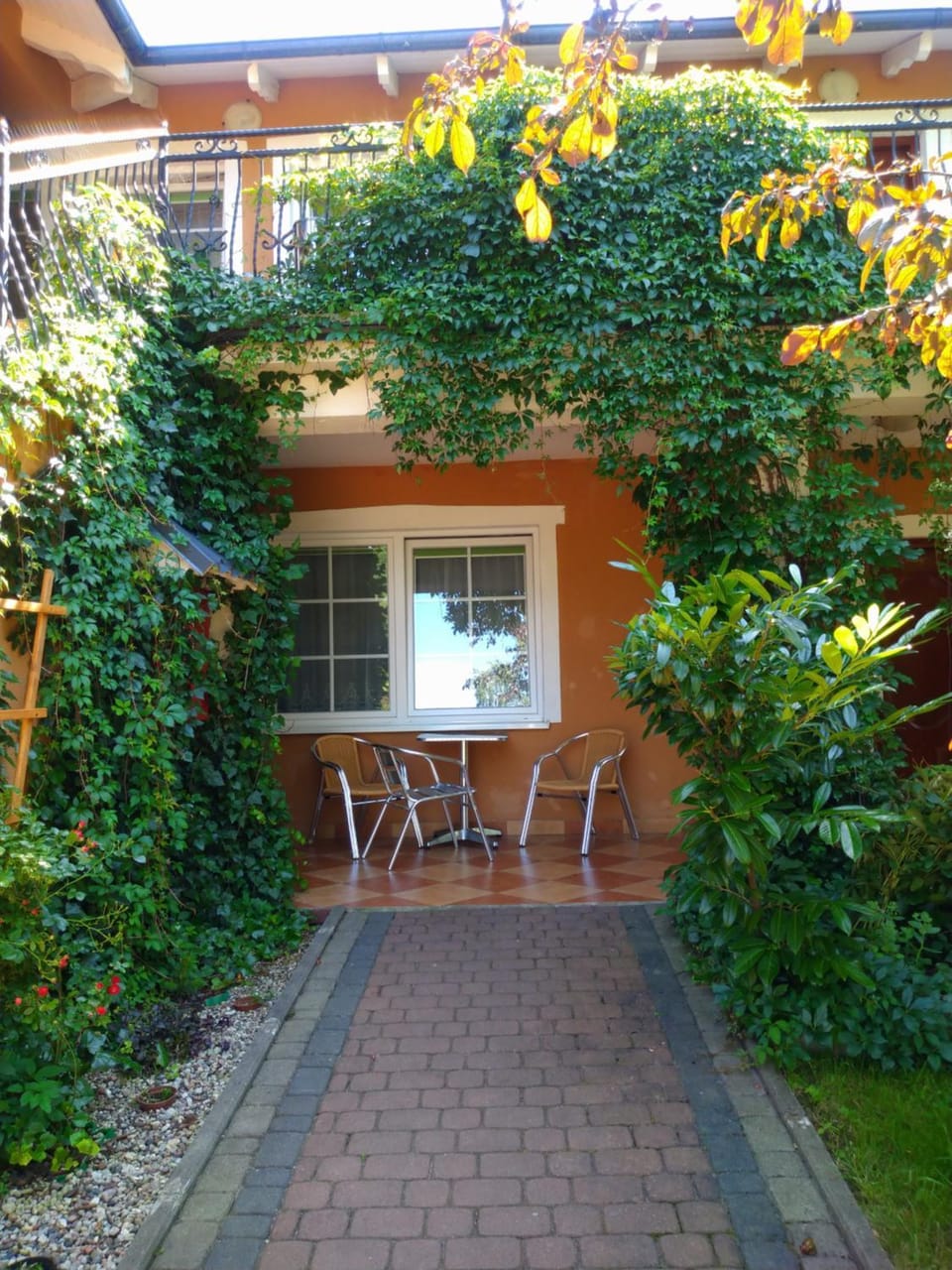Property building, Patio, Garden, Balcony/Terrace