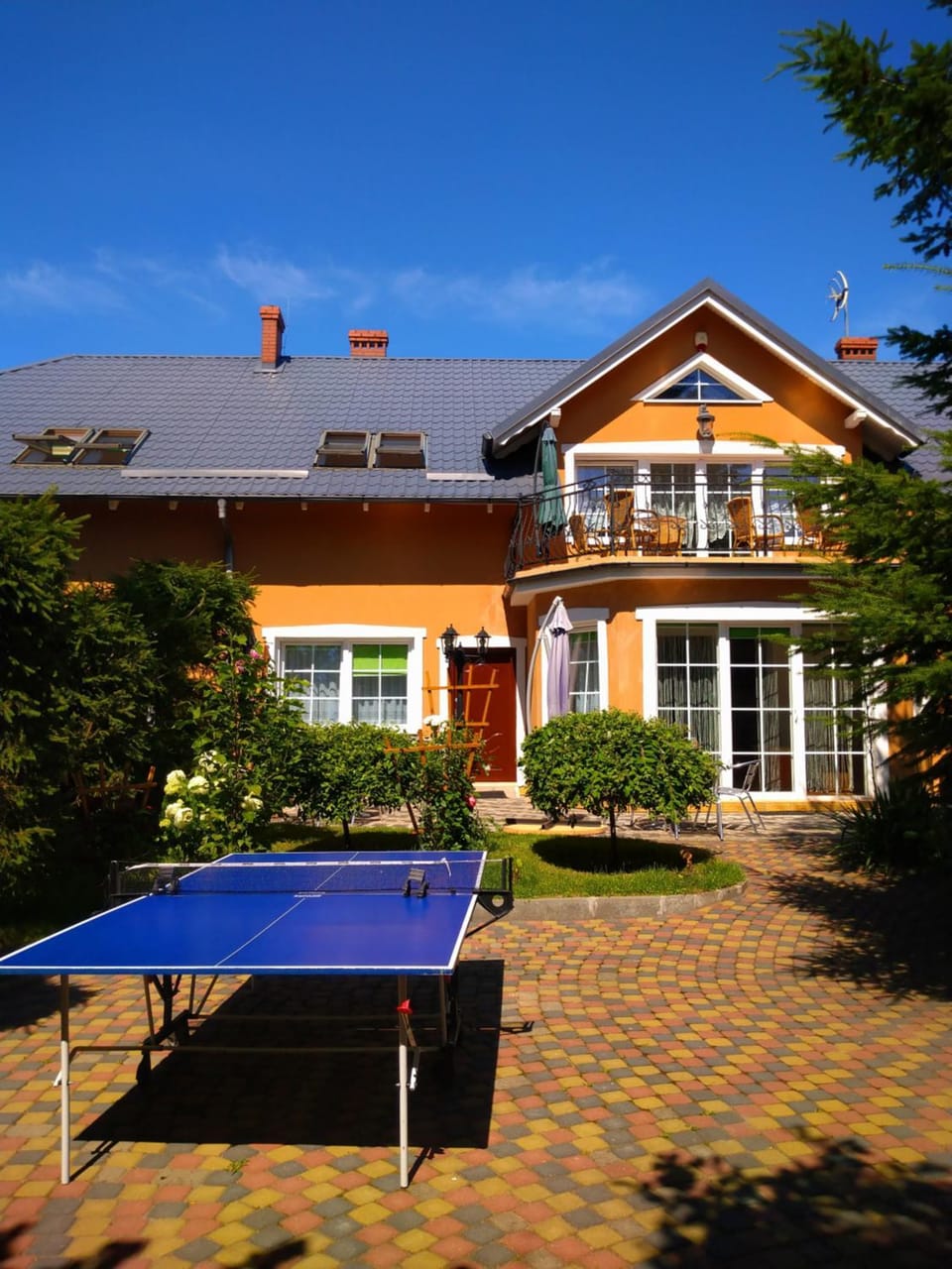 Property building, Garden, Table tennis