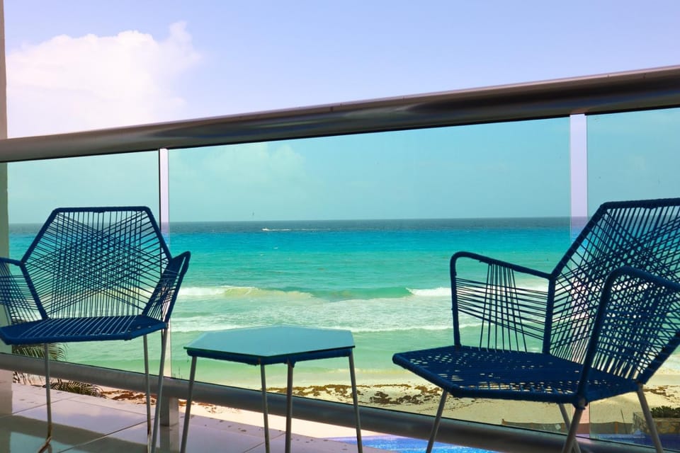 Oceanview 1 min walk to Coco B, pool, beach od110 Apartment in Cancun