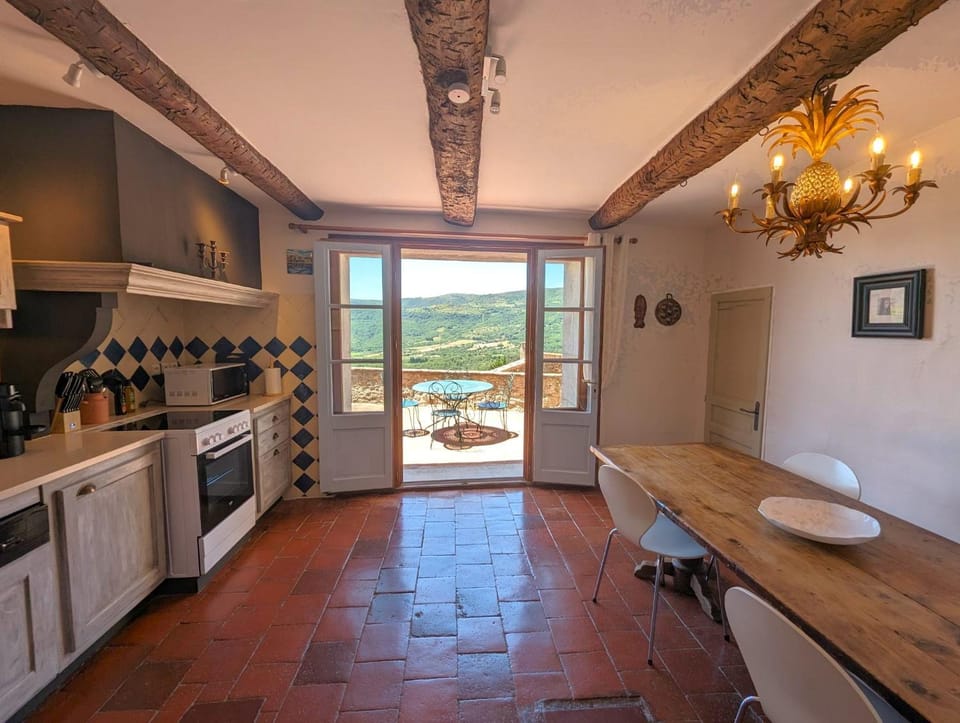View (from property/room), Balcony/Terrace, Dining area, Mountain view, Swimming pool, kitchen