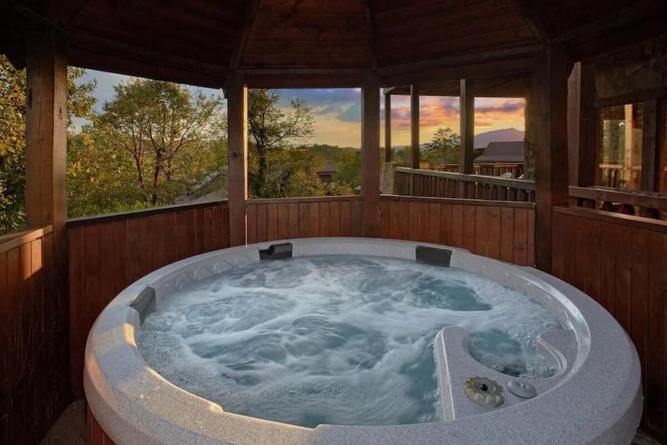 Rocky Top Lodge By Avada Properties House in Sevierville