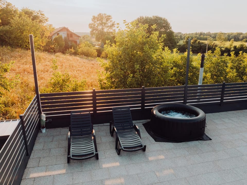 Patio, Spring, Day, Natural landscape, Garden, View (from property/room), Balcony/Terrace, Garden view