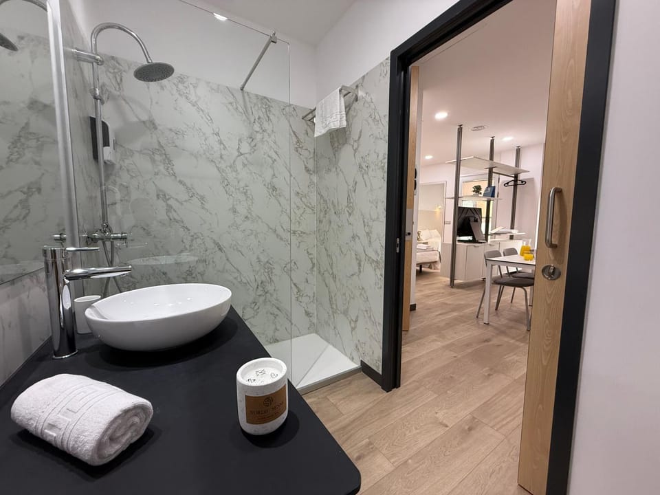 San Francisco Central Suites Studio Apartment in Santa Cruz de Tenerife