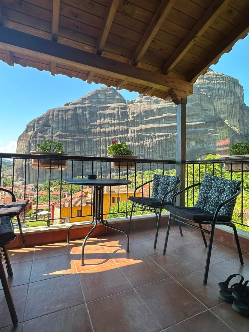 Halasma Meteora House in Greece