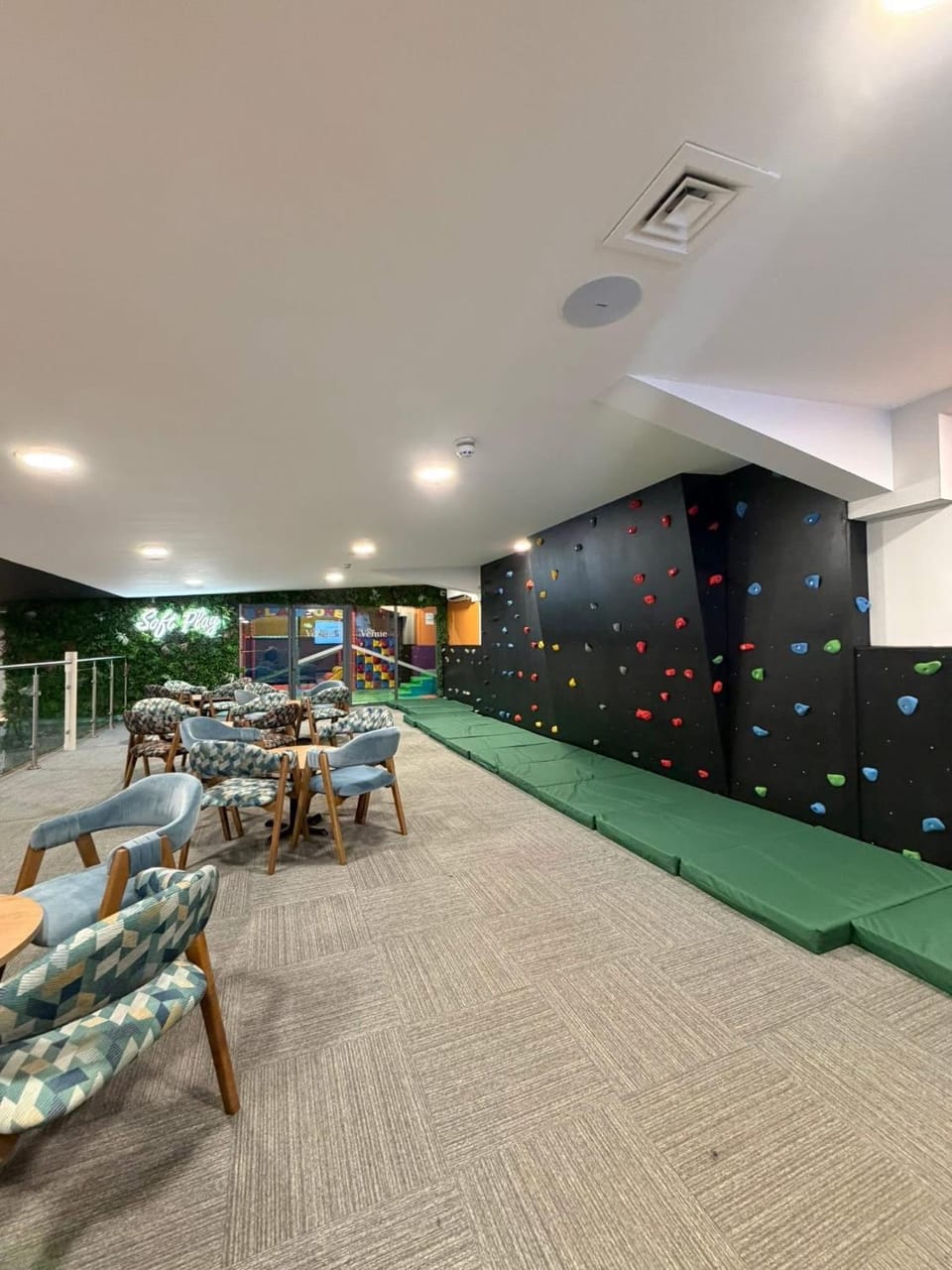 Fabulous 3 Bedroom Static Caravan at Billing Aquadrome Campground/ 
RV Resort in Northampton