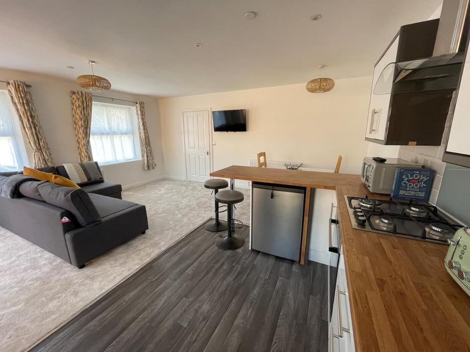 Quiet and Central, Modern Bungalow House in Hereford