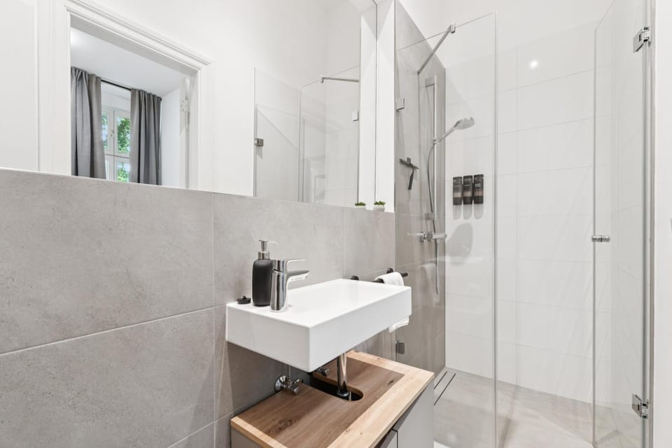 Shower, Bathroom, towels