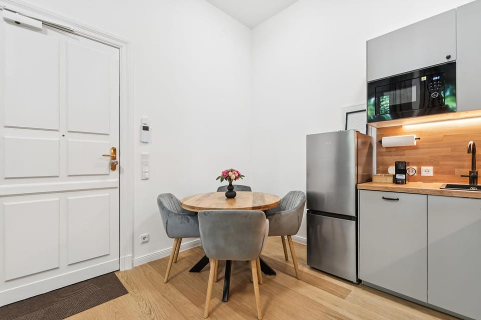 Coffee/tea facilities, Kitchen or kitchenette, Dining area