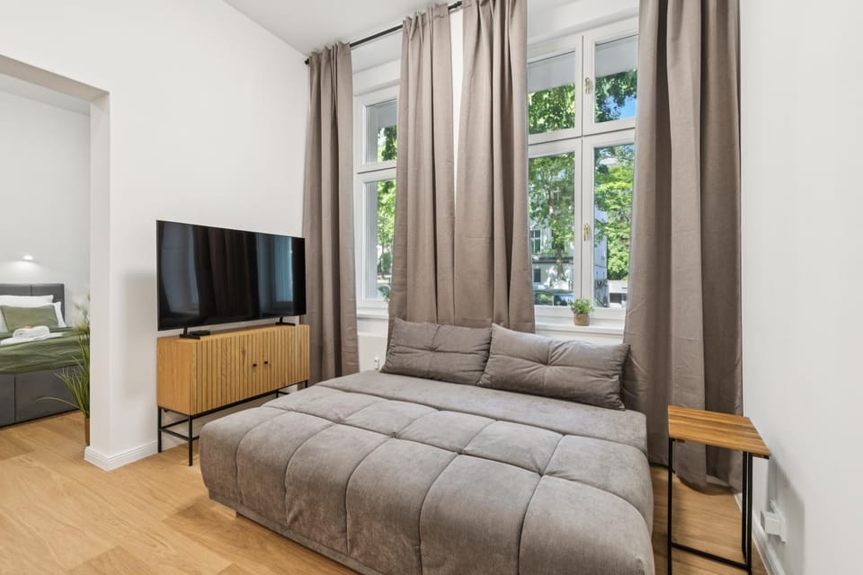 Communal lounge/ TV room, Bed, TV and multimedia, Living room, Photo of the whole room, Seating area