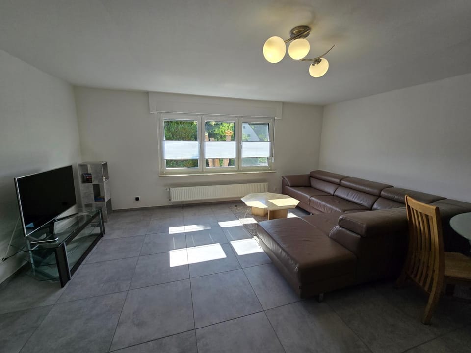 Communal lounge/ TV room, TV and multimedia, Living room, Seating area, Evening entertainment