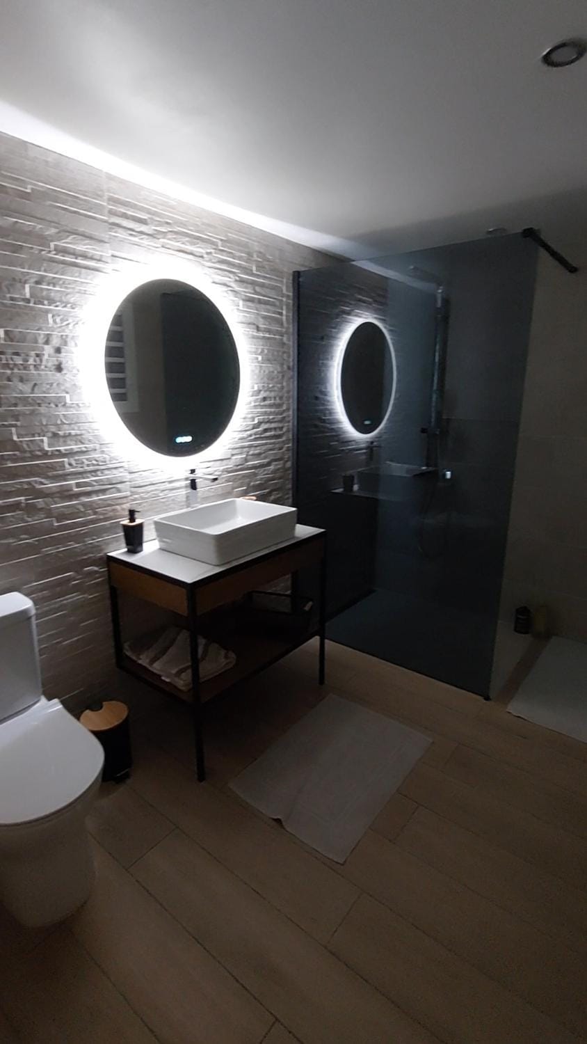 Shower, Toilet