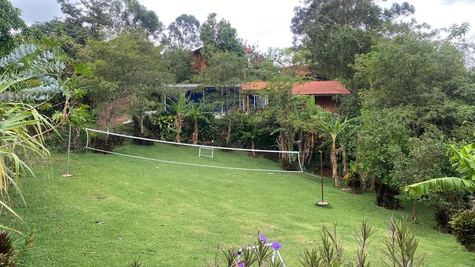 Ecos del Poás junto a la piscina Nature lodge in Alajuela Province