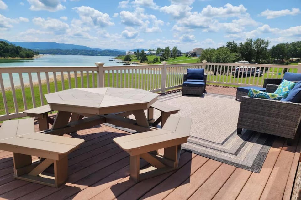 Three Horizons Retreat By Avada Properties House in Douglas Lake