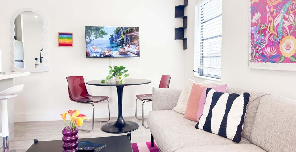 The Chill Pill - Wilton Drive and Jacuzzi Apartment in Wilton Manors