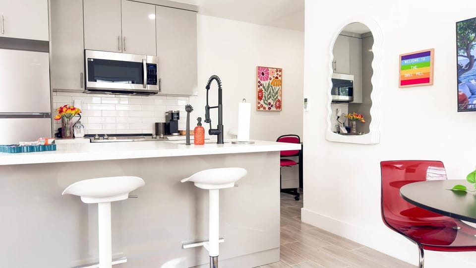 The Chill Pill - Wilton Drive and Jacuzzi Apartment in Wilton Manors