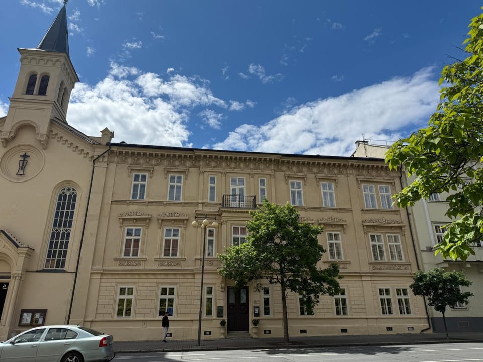 Facade/entrance
