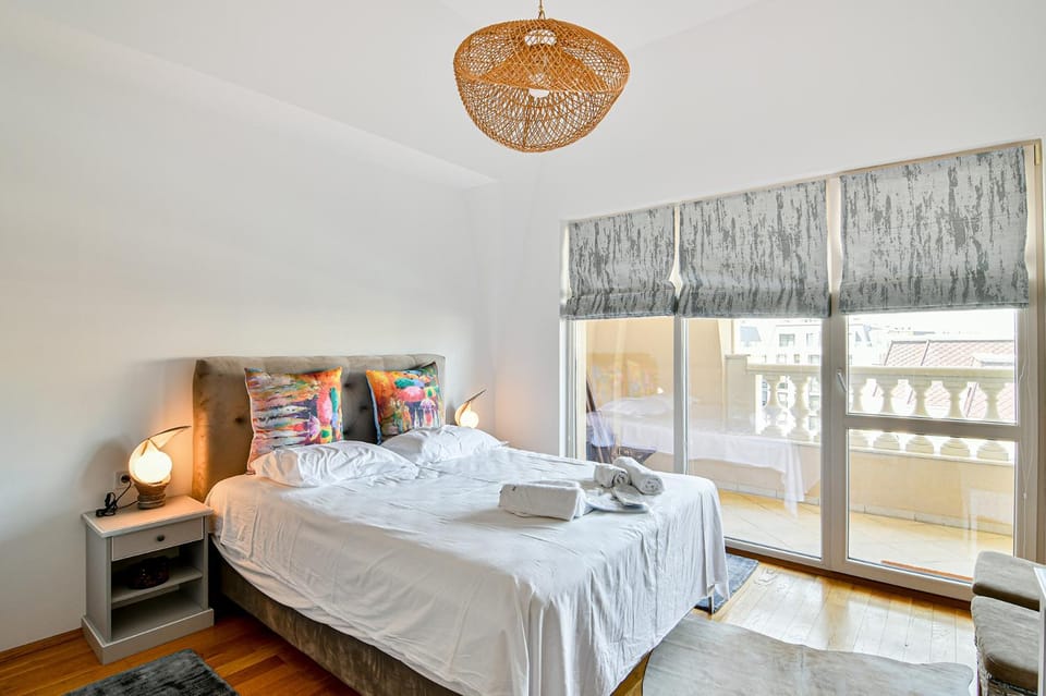 Bed, Photo of the whole room, Bedroom, towels