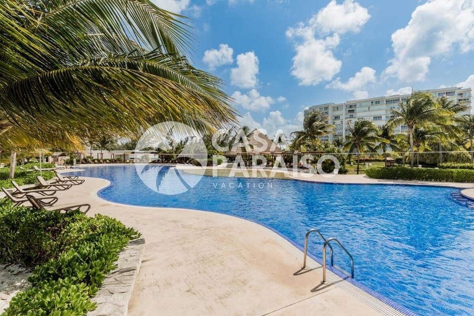 Garden, Pool view, Swimming pool, sunbed