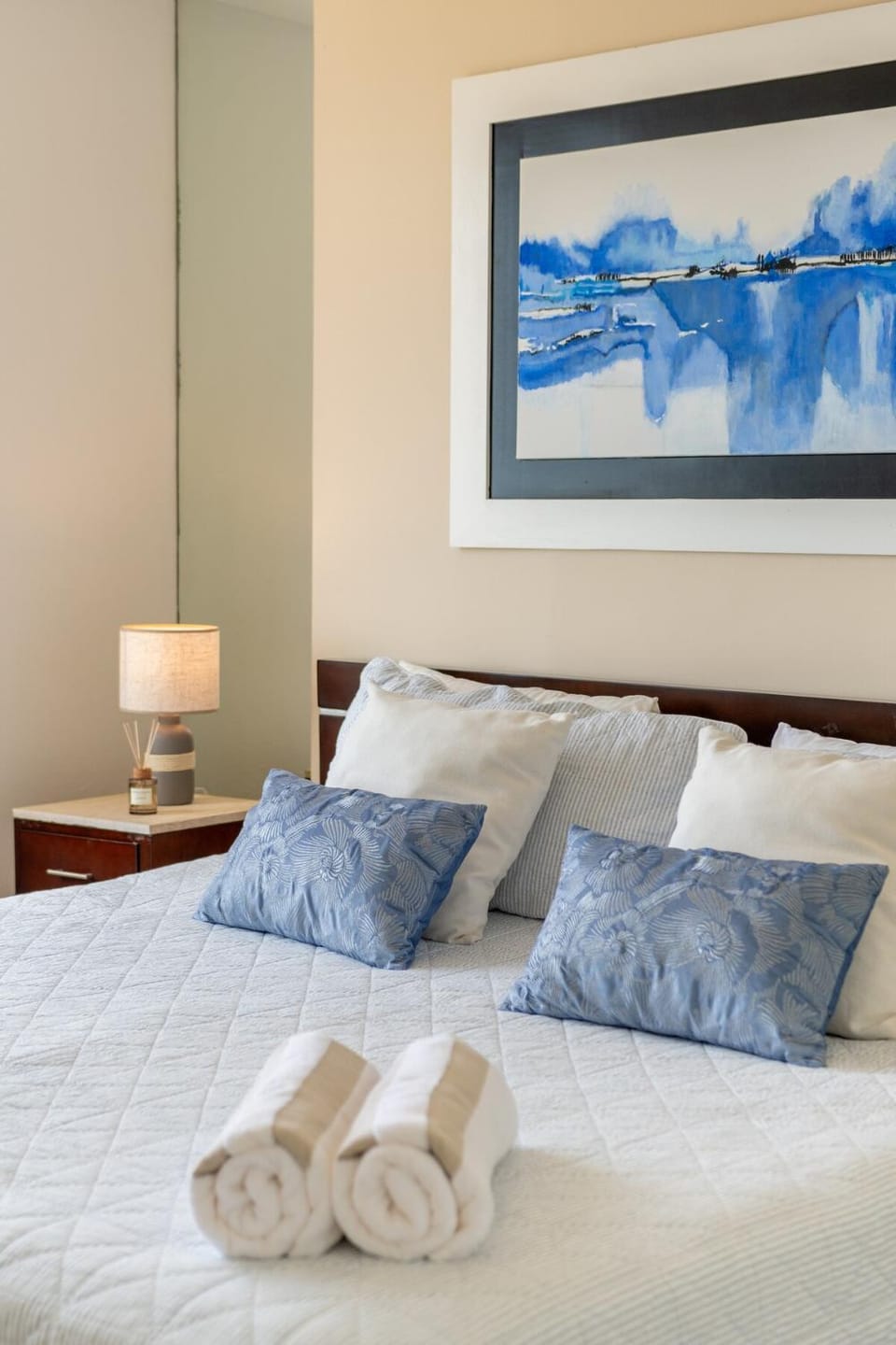 Bed, Photo of the whole room, Bedroom, towels