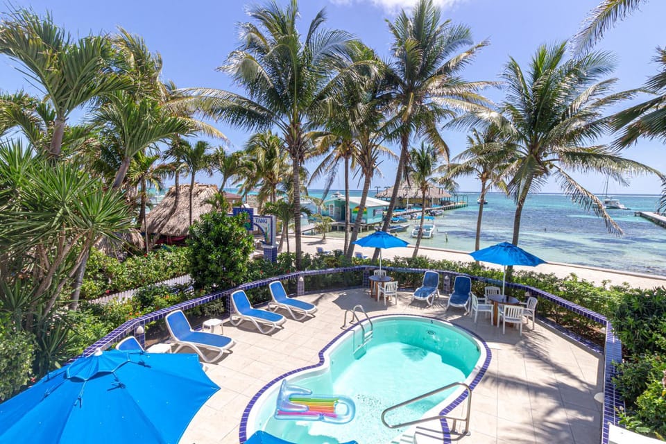 Balcony/Terrace, Sea view, Swimming pool