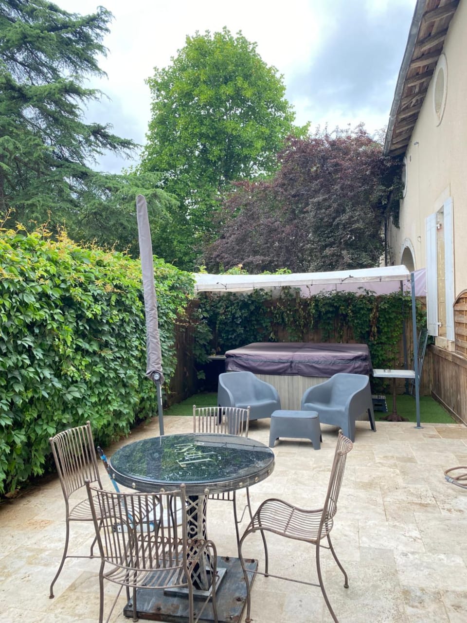 Patio, Dining area