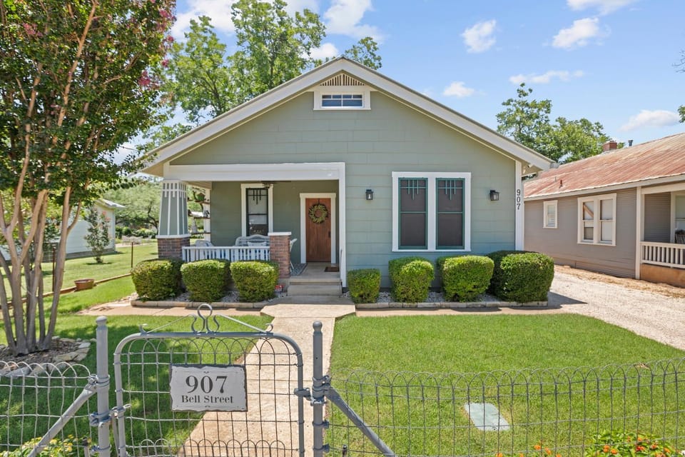 1929 Craftsman Charmer House in Fredericksburg