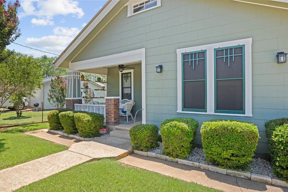 1929 Craftsman Charmer House in Fredericksburg