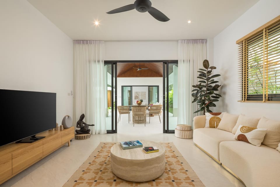 TV and multimedia, Living room, Seating area, Evening entertainment