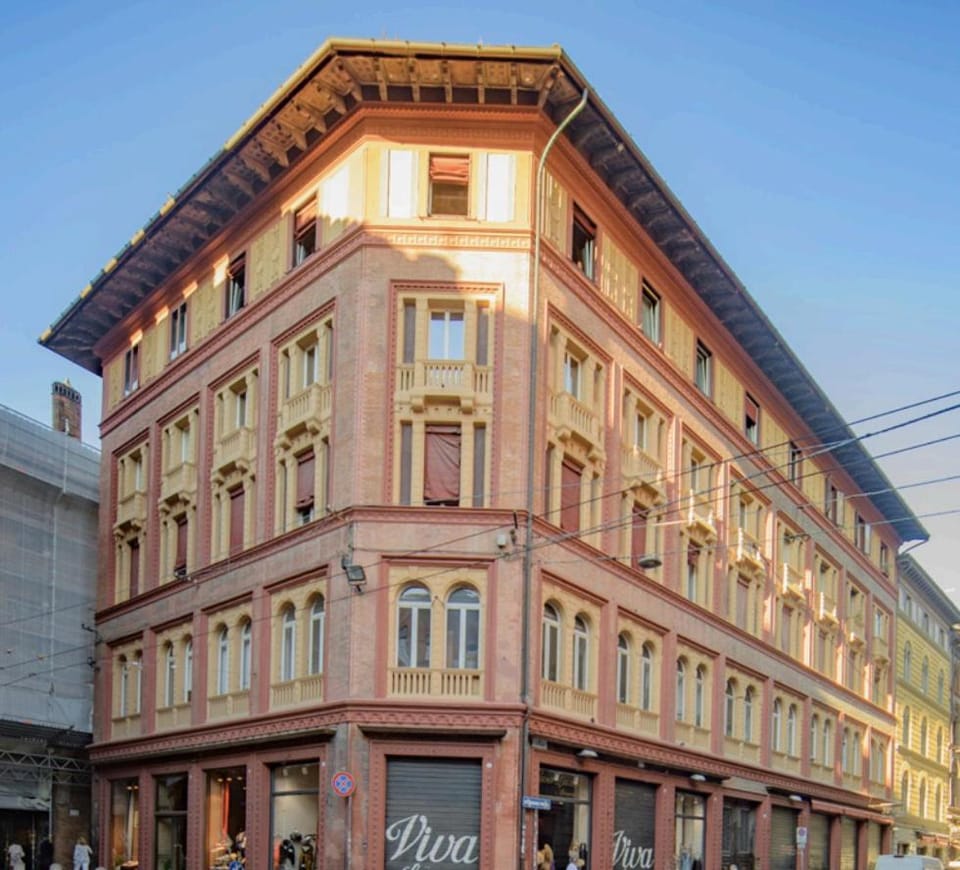 Property building, Location