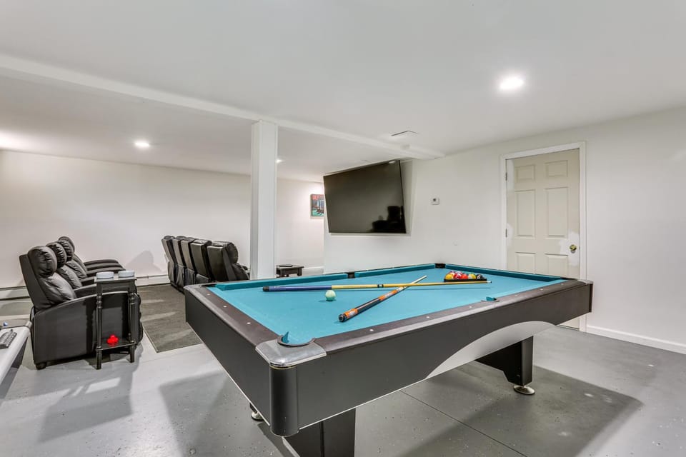 Home Theater & Game Room: Home in Glen Wild! House in Mamakating