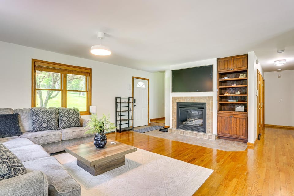Home Theater & Game Room: Home in Glen Wild! House in Mamakating