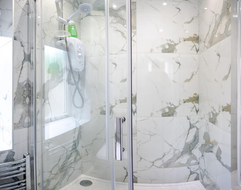 Shower, Bathroom, towels