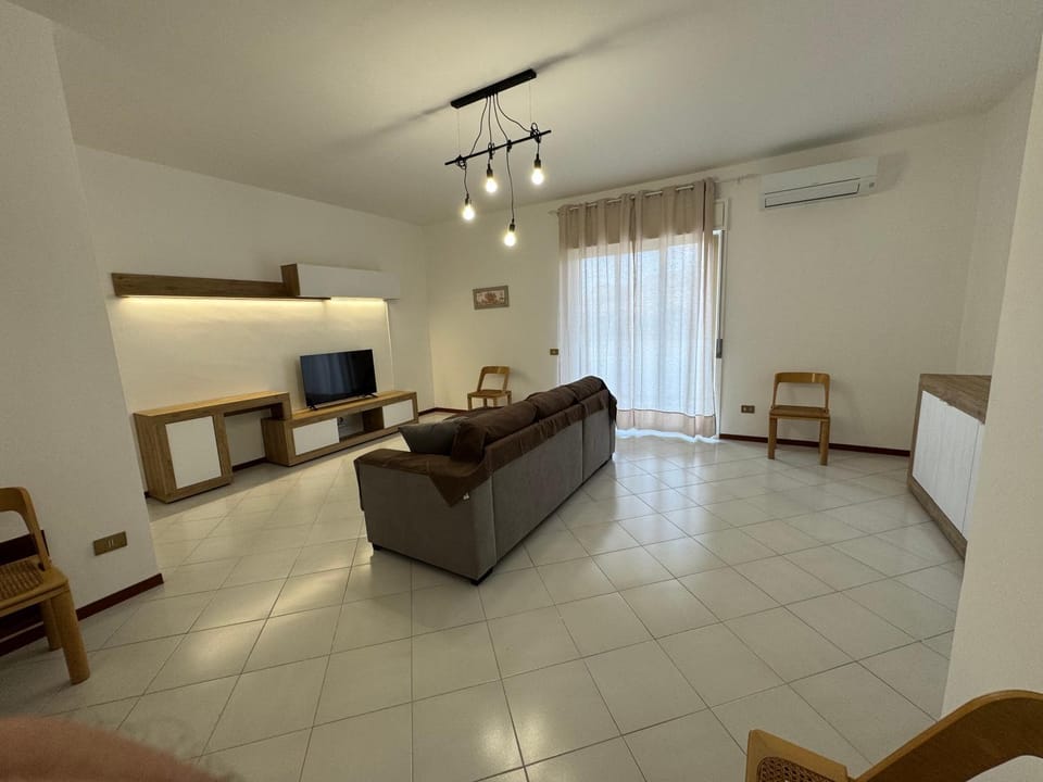 Communal lounge/ TV room, TV and multimedia, Living room, Seating area, Evening entertainment, air conditioner