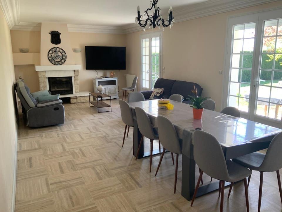 Communal lounge/ TV room