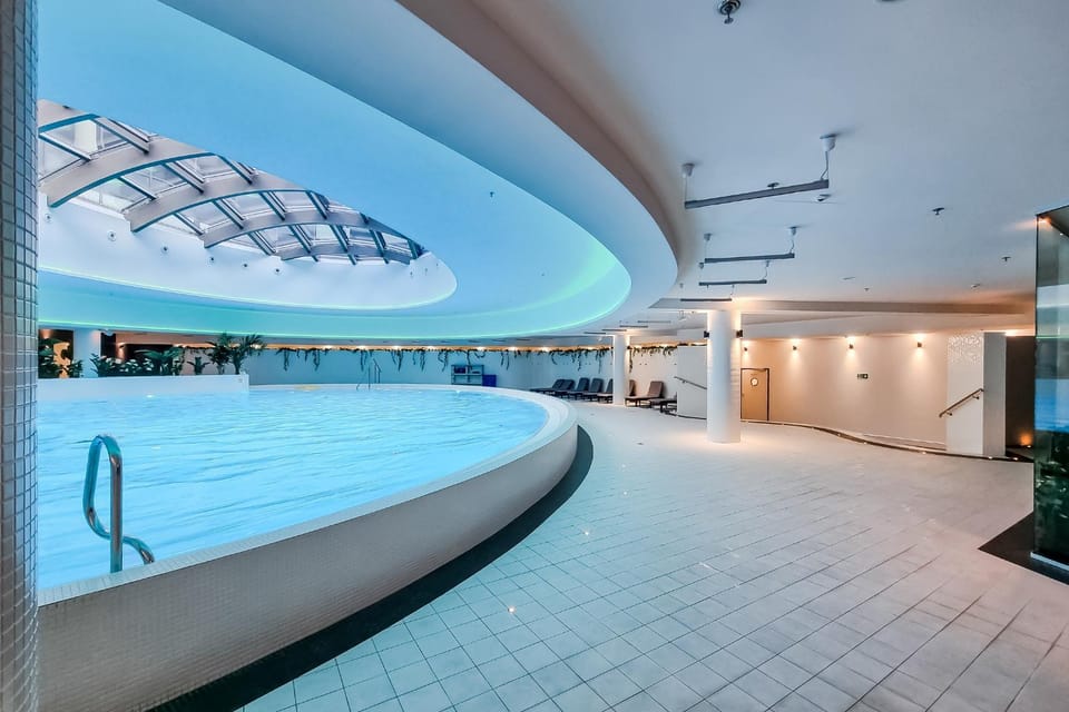 Swimming pool, Swimming pool