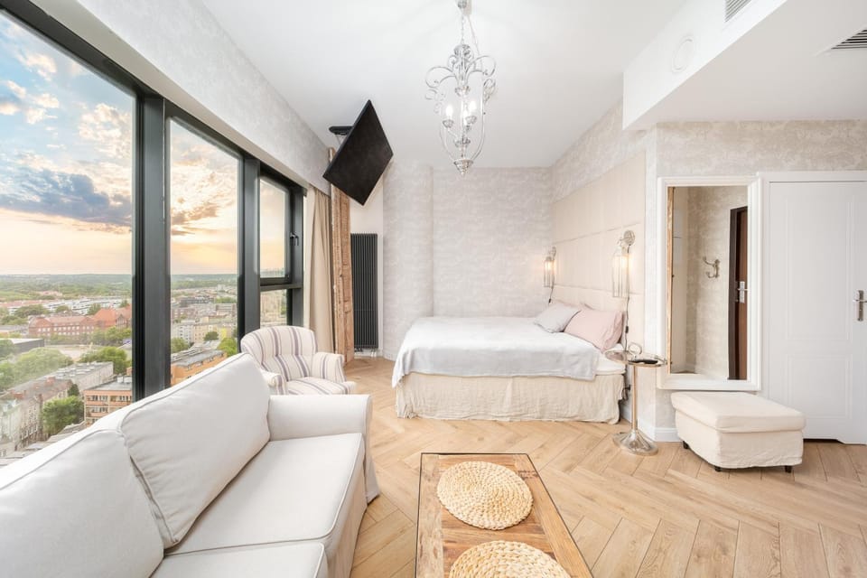 Bed, TV and multimedia, View (from property/room), Living room, Photo of the whole room, Seating area, Bedroom