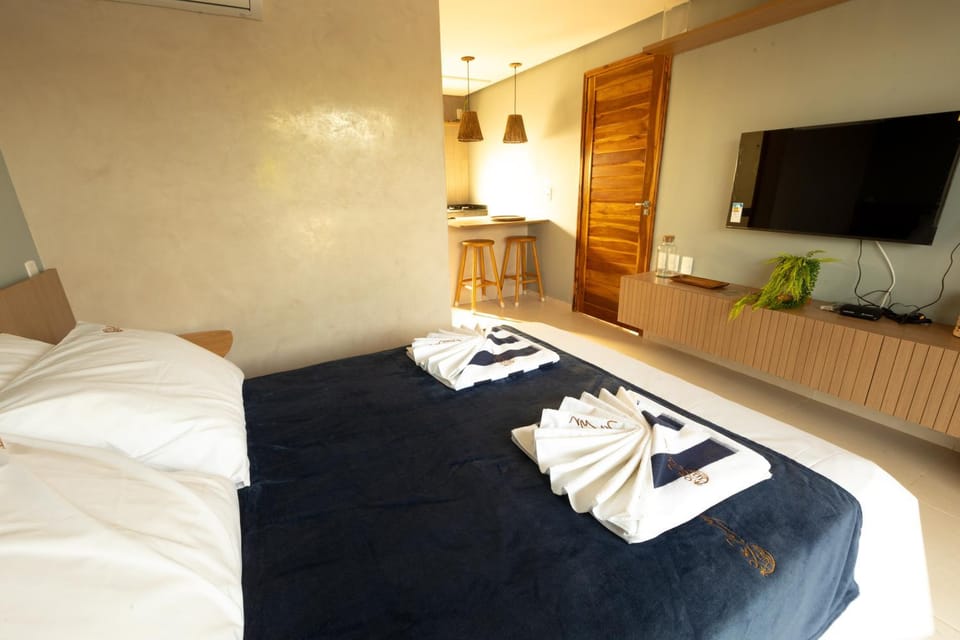 Bed, TV and multimedia, Bedroom
