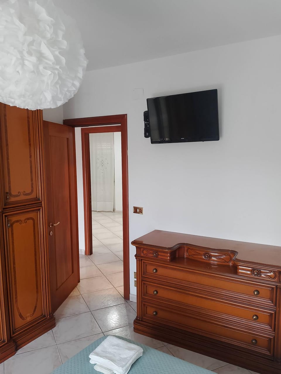 Communal lounge/ TV room, TV and multimedia, Photo of the whole room, wardrobe