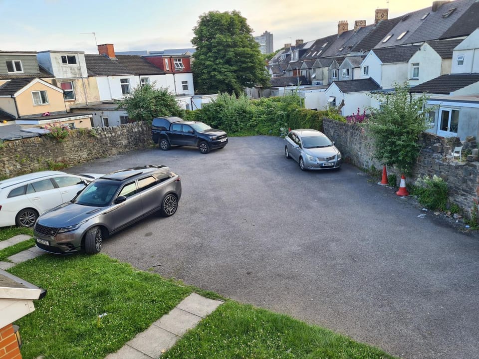 Thesiger Court Apartments - Free Private Parking - by Property Promise Apartment in Cardiff