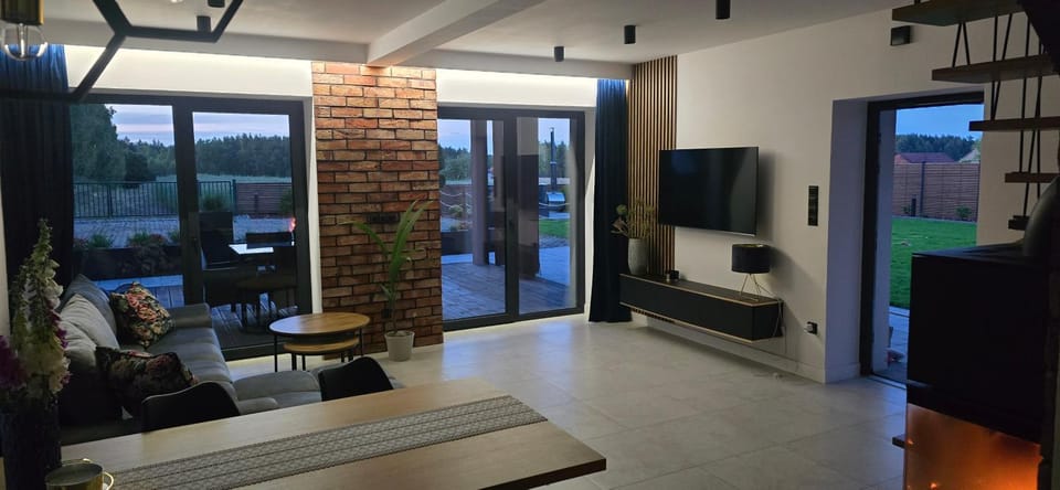 TV and multimedia, Living room, Seating area, Evening entertainment