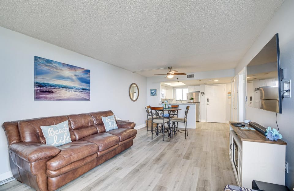 Gulf-View Condo in Hudson: Perfect for Snowbirds! House in Hudson