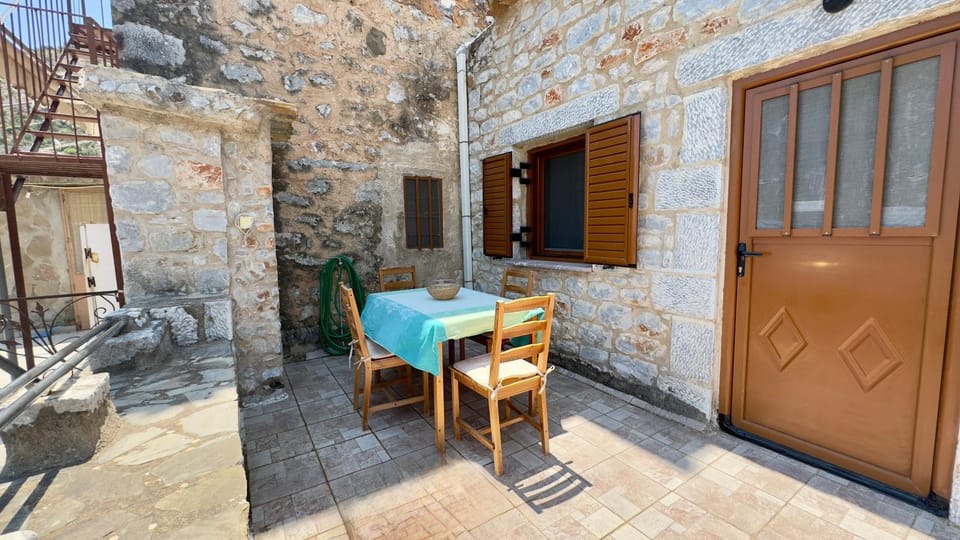 Πετροσπιτο Apartment in Peloponnese Region