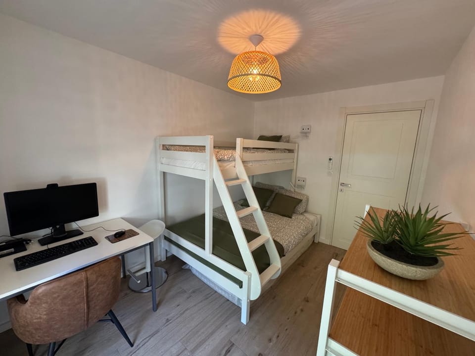 Bed, Photo of the whole room, Business facilities, Bedroom, air conditioner