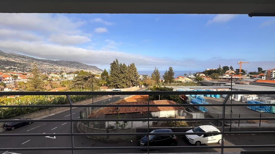 Natural landscape, View (from property/room), Balcony/Terrace, City view, Mountain view