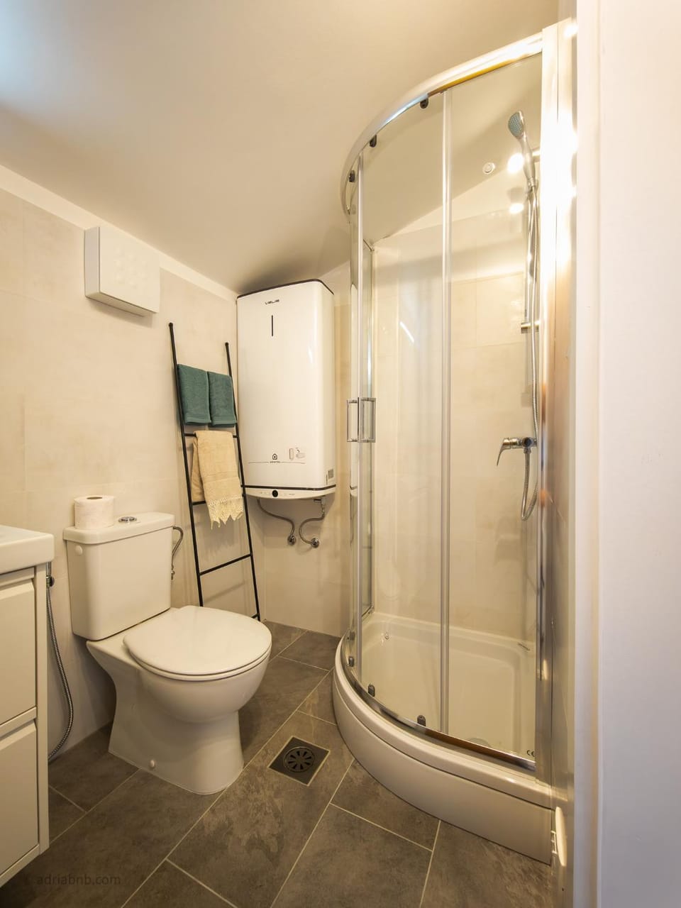 Shower, Toilet, Bathroom, towels