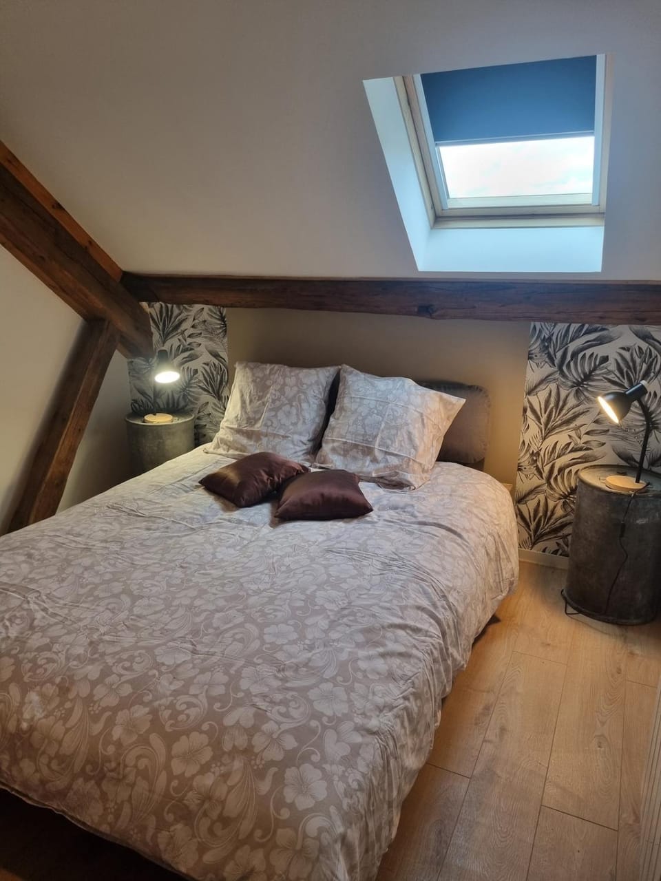 Bed, Photo of the whole room