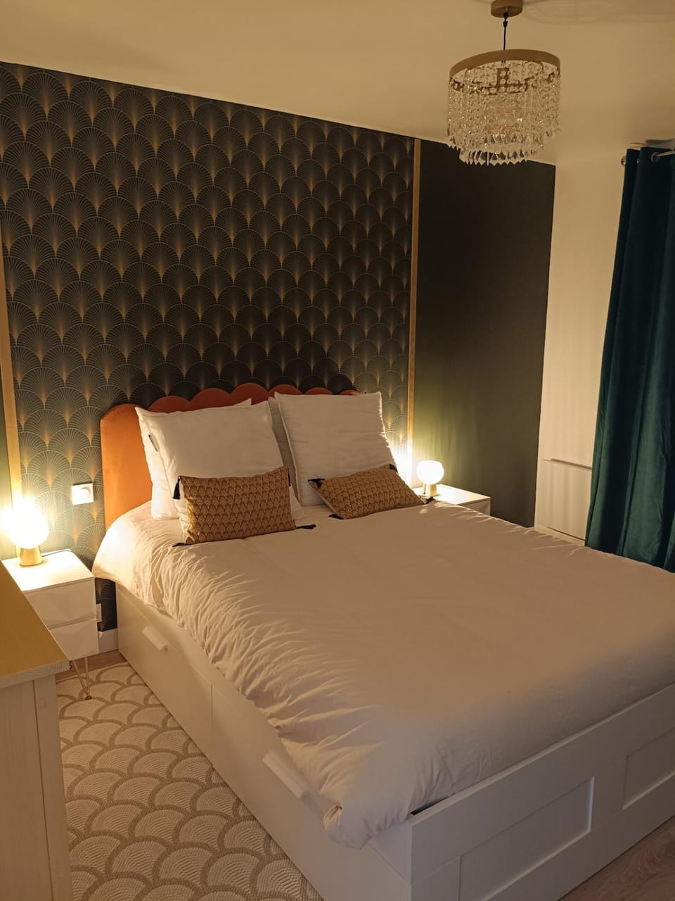 Bed, Photo of the whole room, Bedroom