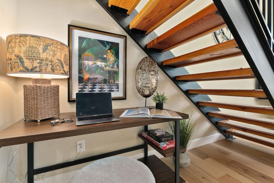 Royal Perch - Chic Old Town Loft with King Suite House in Fort Collins