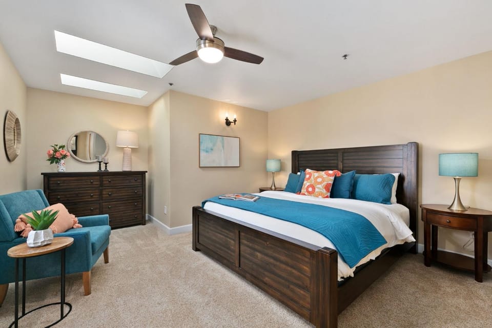 Royal Perch - Chic Old Town Loft with King Suite House in Fort Collins