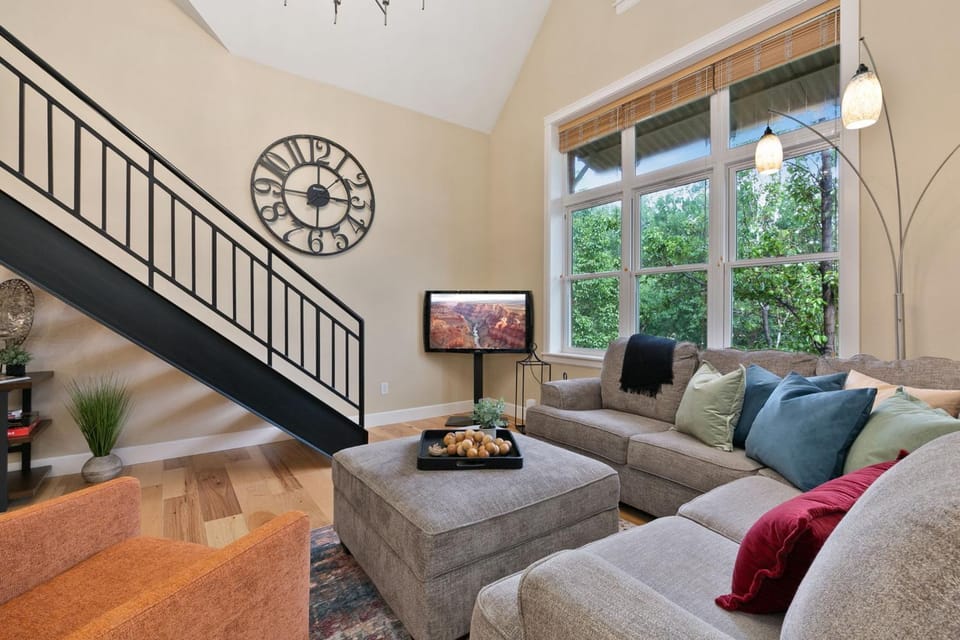 Royal Perch - Chic Old Town Loft with King Suite House in Fort Collins